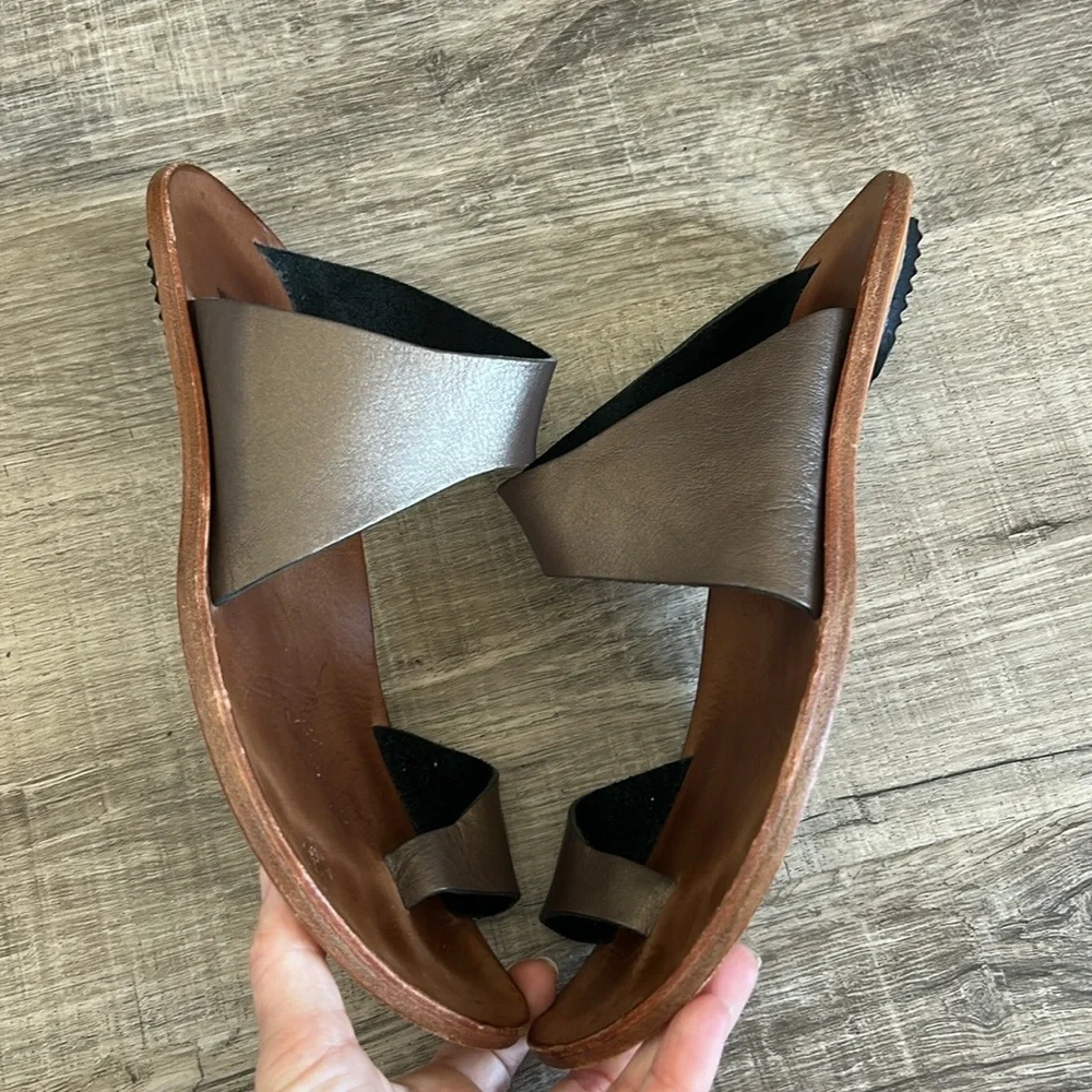 Cydwoq Thong Toe Loop Flat Sandals 38 - Picture 3 of 7